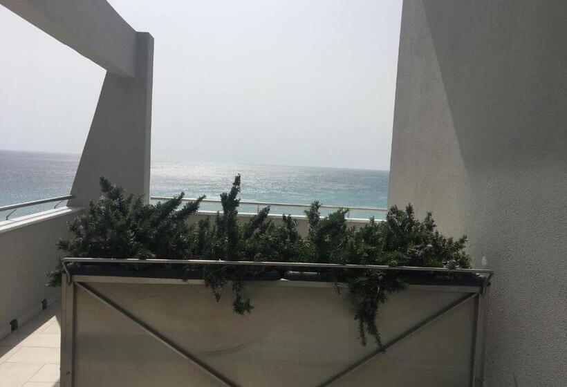 غرفة قياسية مطلّة علي البحر, Vela D’oro