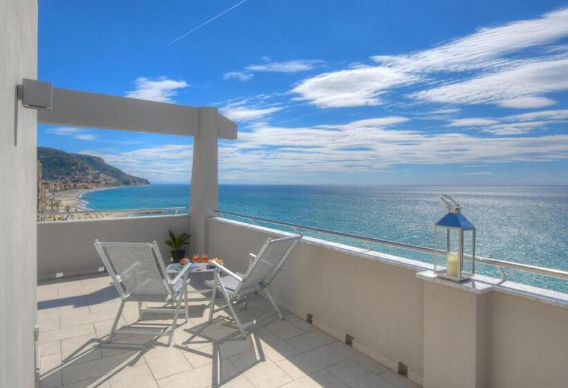 غرفة ديلوكس مطلّة علي البحر مزوَّدة بشُرفة, Vela D’oro