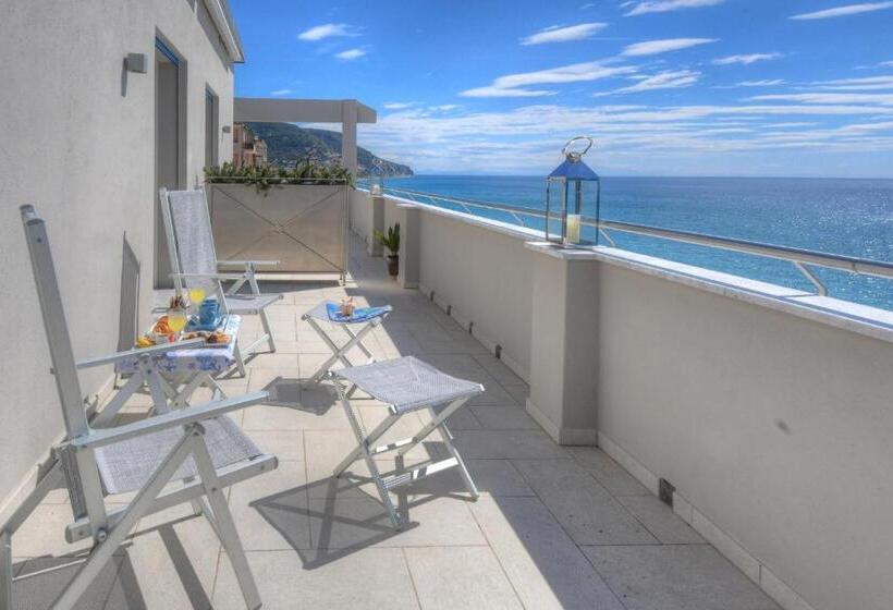 غرفة ديلوكس مطلّة علي البحر مزوَّدة بشُرفة, Vela D’oro