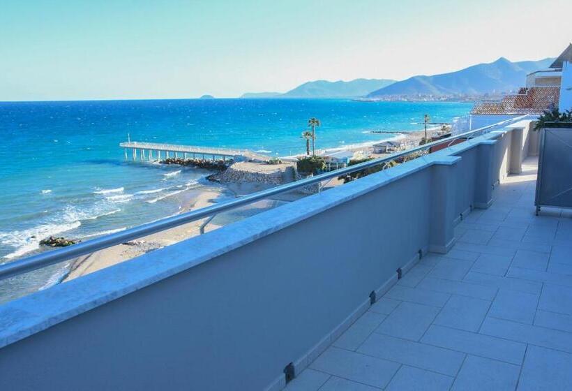 غرفة ديلوكس مطلّة علي البحر مزوَّدة بشُرفة, Vela D’oro