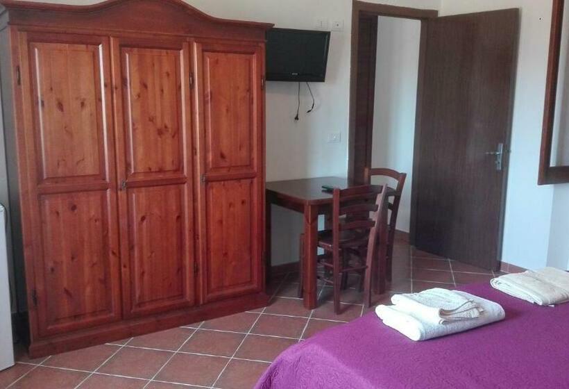 חדר סטנדרט לארבעה, Le Querce