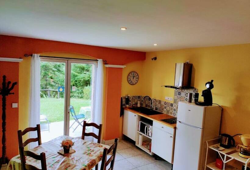 דירת חדר נוף לגינה, Villas En Chanay