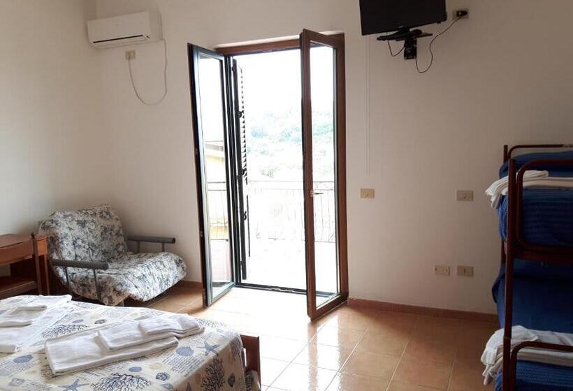 חדר סטנדרט לארבעה, Parigino