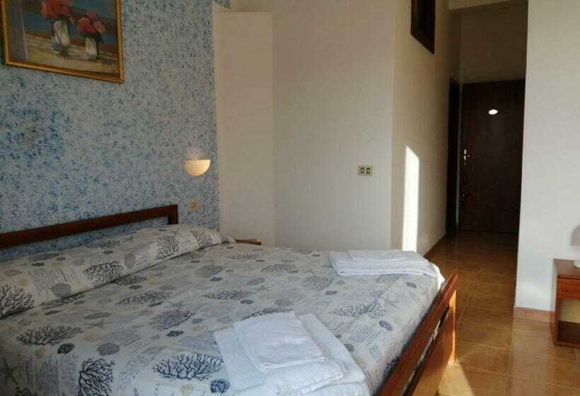 חדר סטנדרט לארבעה, Parigino