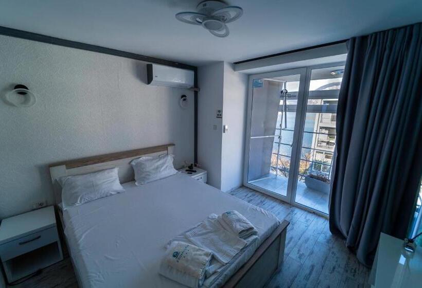 غرفة قياسية مزوَّدة بشُرفة, Philadelphia