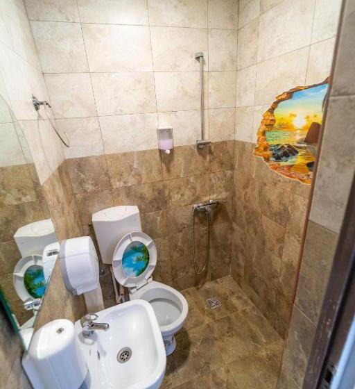 غرفة قياسية مزوَّدة بشُرفة, Philadelphia