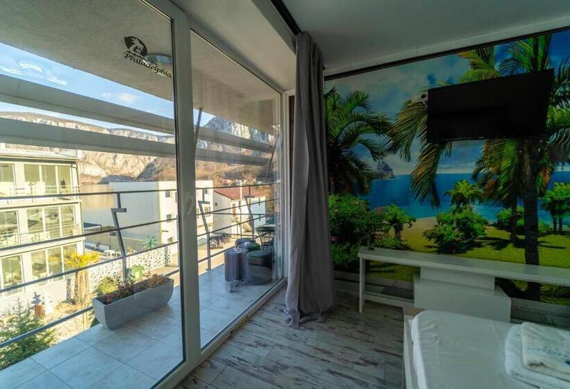 غرفة قياسية مزوَّدة بشُرفة, Philadelphia