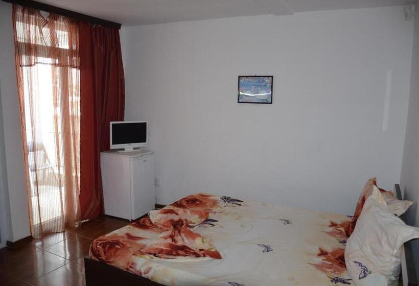 חדר סטנדרט עם מרפסת, Vila Cu Livada