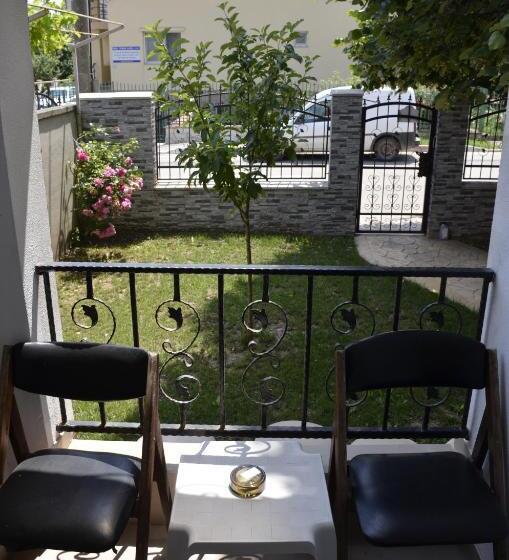 חדר סטנדרט עם מרפסת, Vila Cu Livada