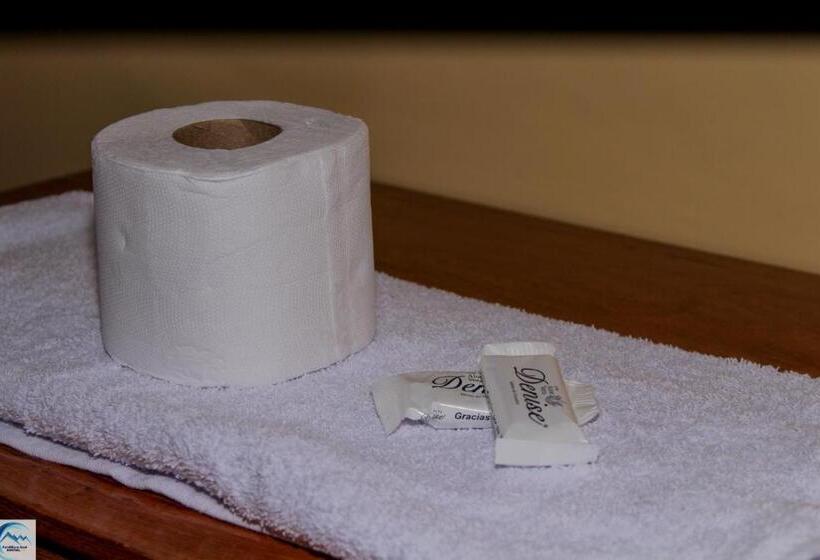 غرفة عائلية, Hostal Cordillera Azul