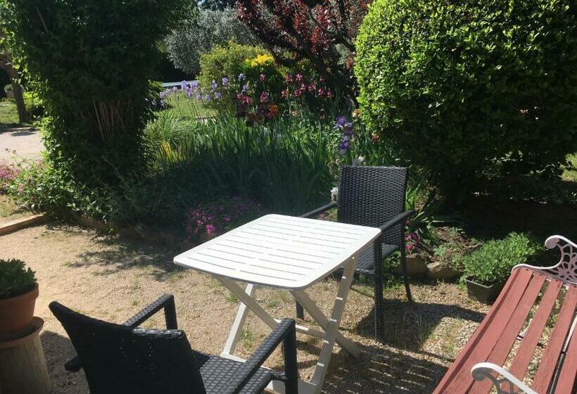 غرفة قياسية مطلّة علي الحديقة, Le Nid Au Pied Du Mont Ventoux