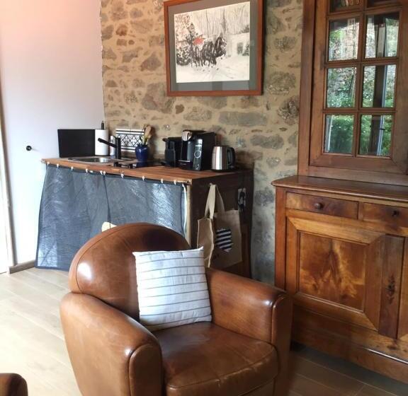 סטודיו סטנדרט עם מרפסת, Le Pas Saint Joseph