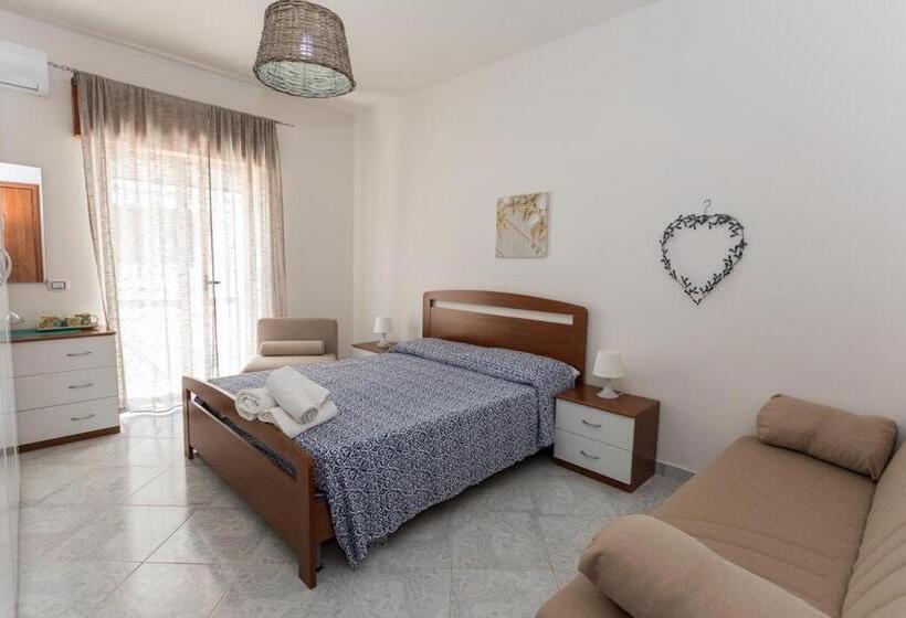 اتاق استاندارد سه نفره, B&b La Barcaccia