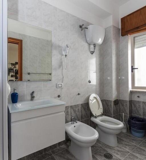 اتاق استاندارد سه نفره, B&b La Barcaccia