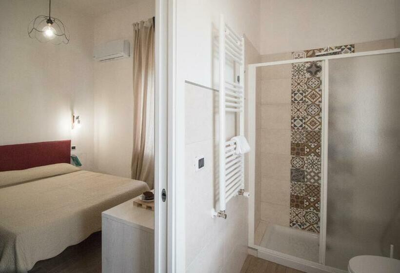 高级大房间, Civico 1