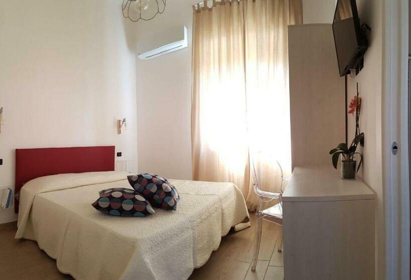 高级大房间, Civico 1