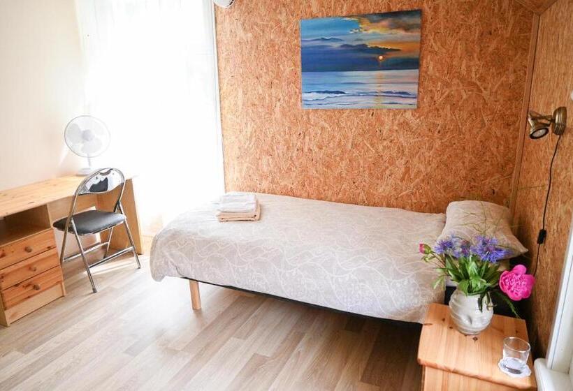اتاق استاندارد با چشم‌انداز باغ, Haapsalu Kunstikooli Hostel