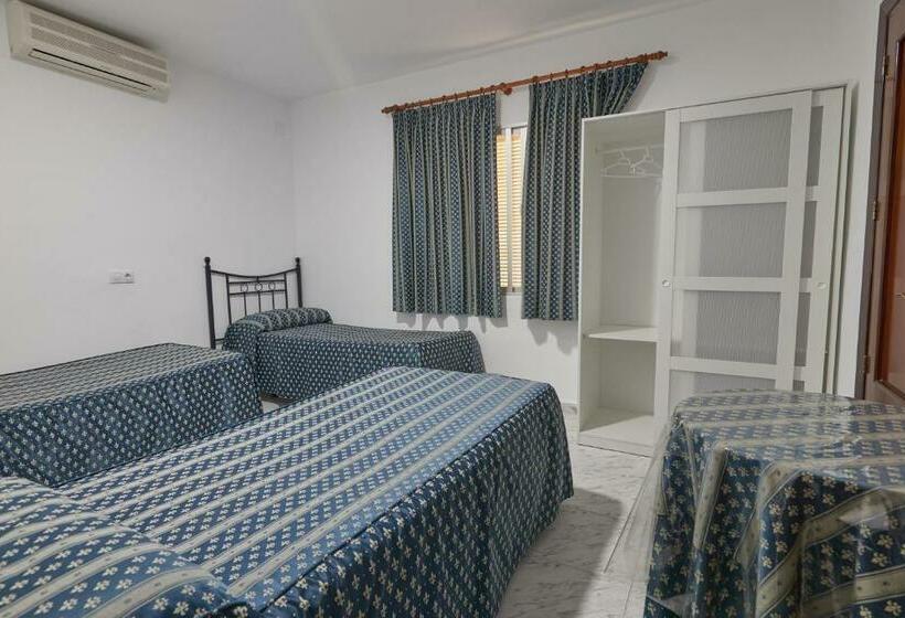 Номер Стандарт Трехместный, Hostal Guerra