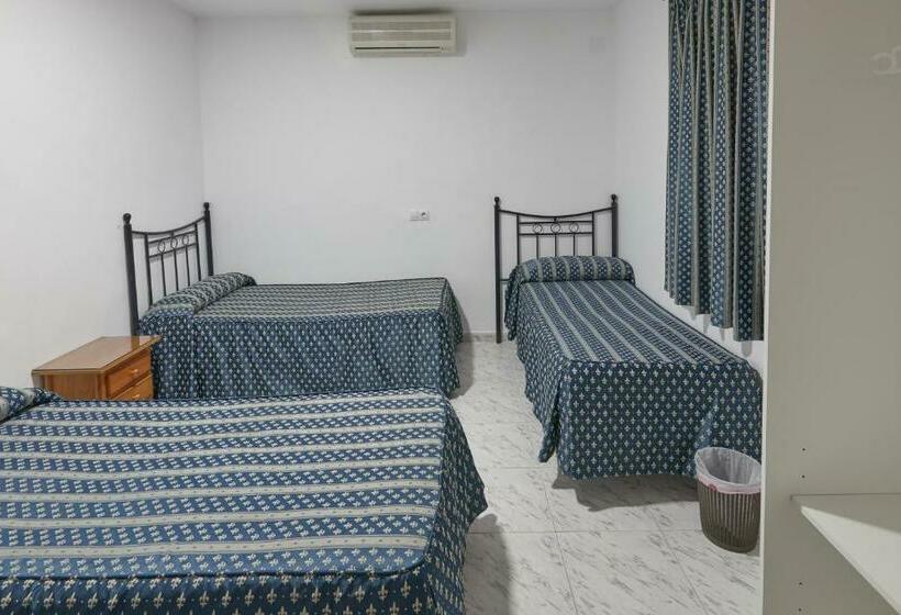 חדר סטנדרט לשלושה, Hostal Guerra