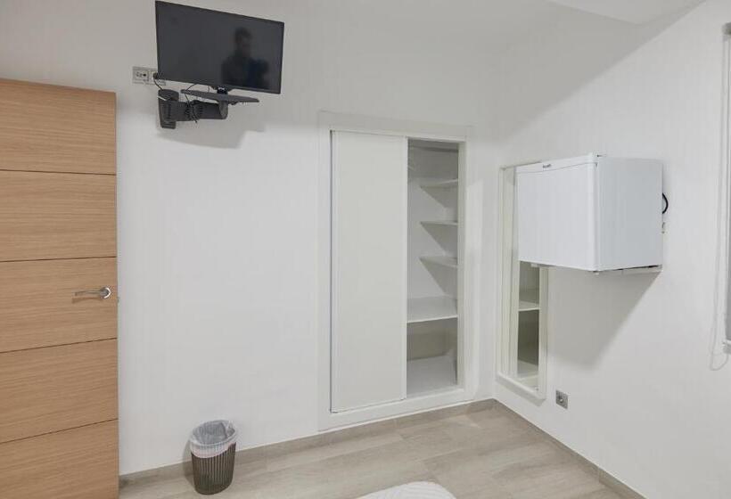 Трехместный Номер Комфорт, Hostal Guerra