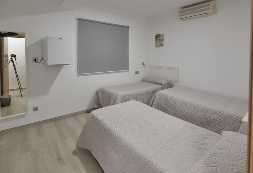 Трехместный Номер Комфорт, Hostal Guerra