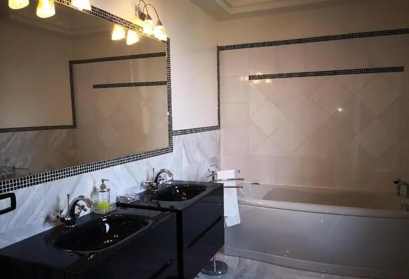 اتاق لوکس, Il Nido Della Formica