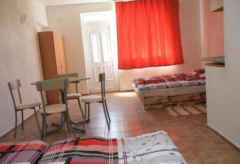 חדר אקונומי לשלושה, Penzion Atlas