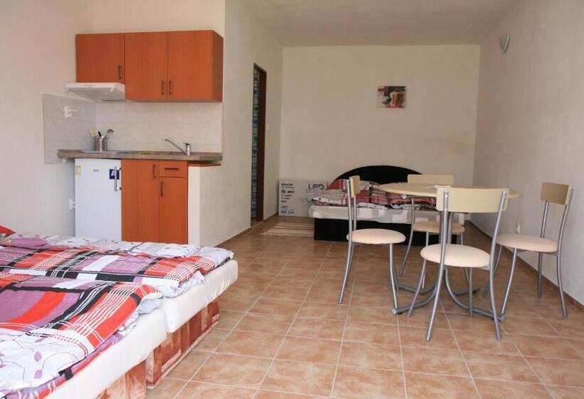 חדר אקונומי לשלושה, Penzion Atlas