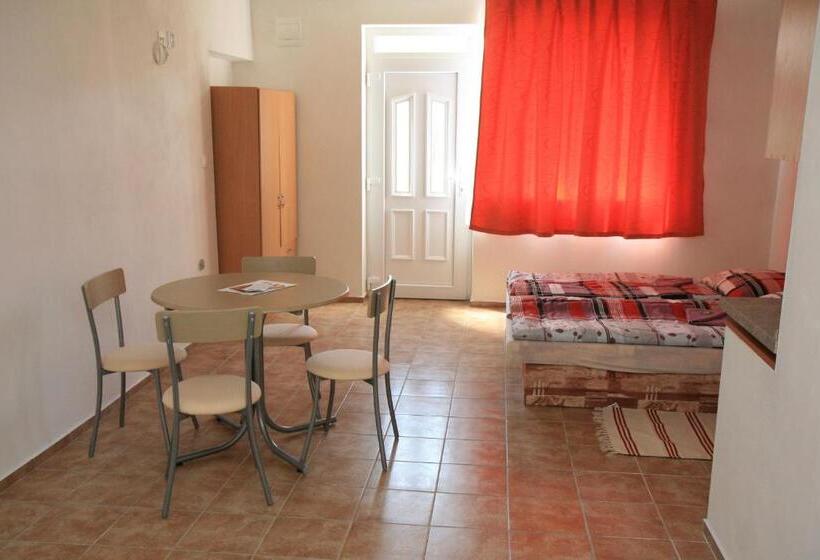 חדר אקונומי לארבעה, Penzion Atlas