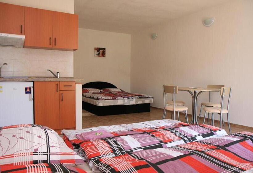 חדר אקונומי לארבעה, Penzion Atlas