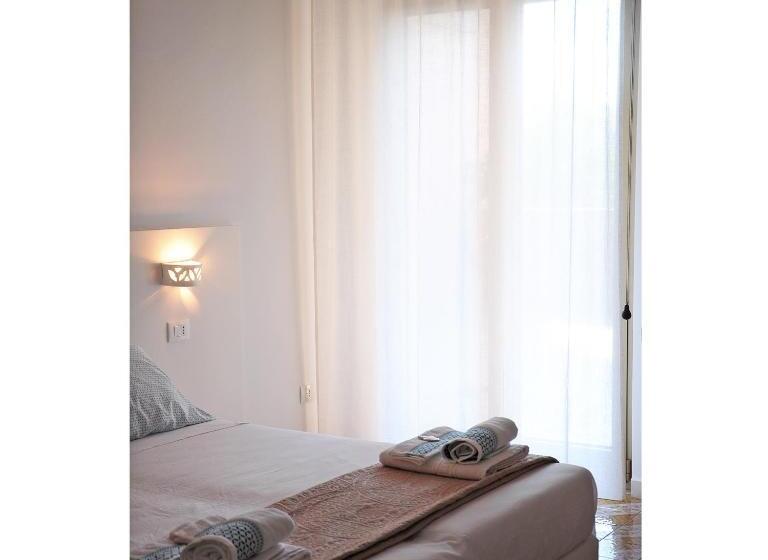 اتاق استاندارد با بالکن, Agorà B&b