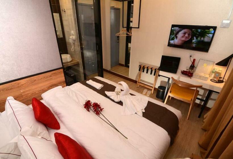 스탠다드 룸 킹사이즈 침대, Golden Roof Hotel, Seri Iskandar