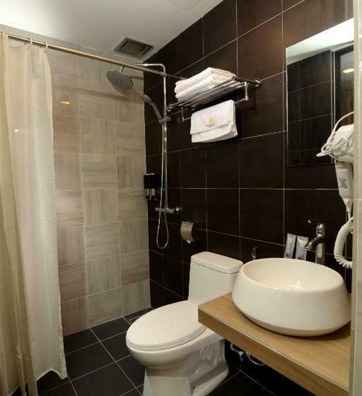 스탠다드 룸 킹사이즈 침대, Golden Roof Hotel, Seri Iskandar