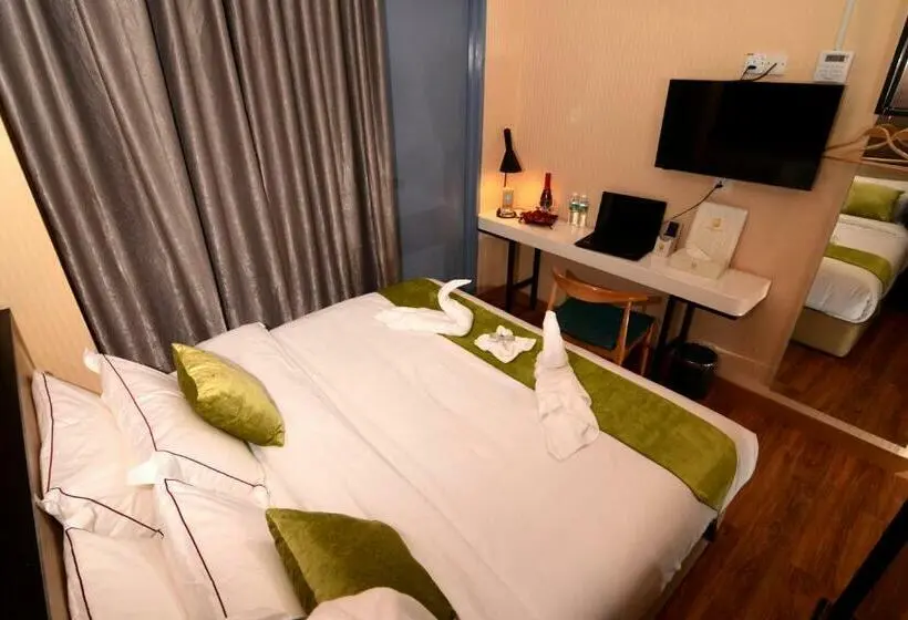 キングサイズベッドのデラックスルーム, Golden Roof Hotel, Seri Iskandar