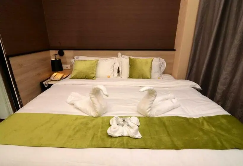 キングサイズベッドのデラックスルーム, Golden Roof Hotel, Seri Iskandar