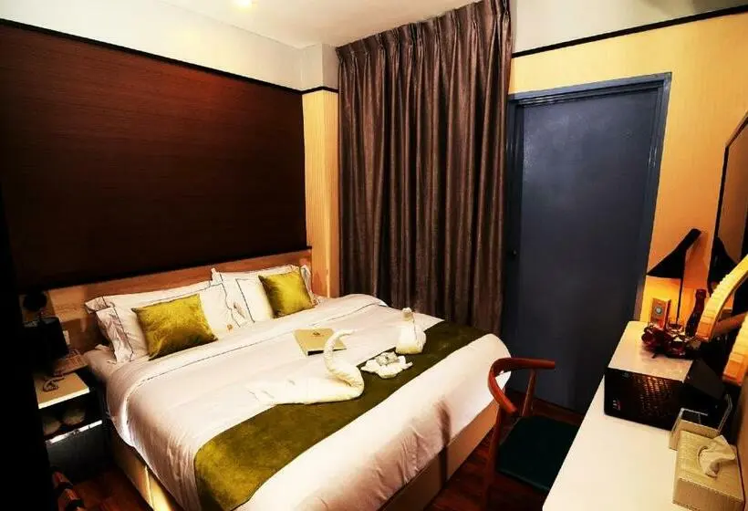 キングサイズベッドのデラックスルーム, Golden Roof Hotel, Seri Iskandar
