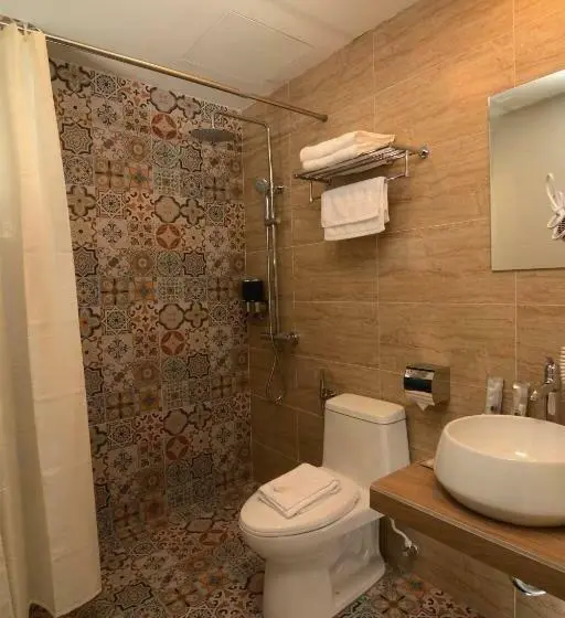 キングサイズベッドのデラックスルーム, Golden Roof Hotel, Seri Iskandar