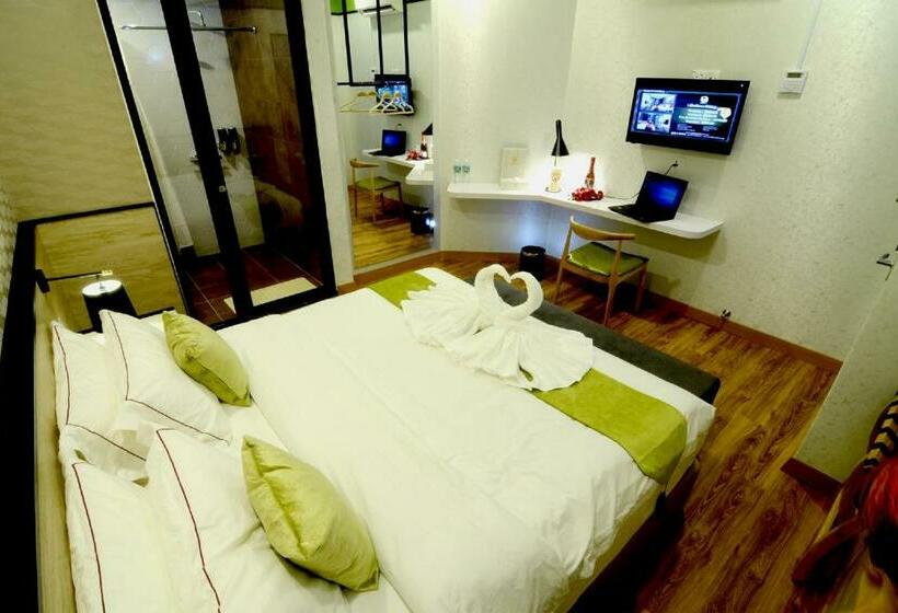 스탠다드 룸 킹사이즈 침대, Golden Roof Hotel, Seri Iskandar