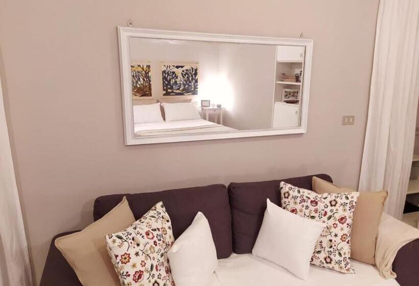 标准间, A Due Passi Dal Mare