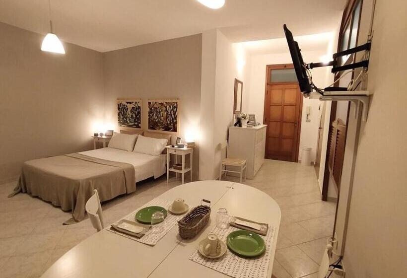 标准间, A Due Passi Dal Mare