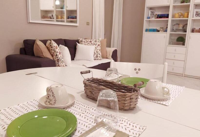 标准间, A Due Passi Dal Mare