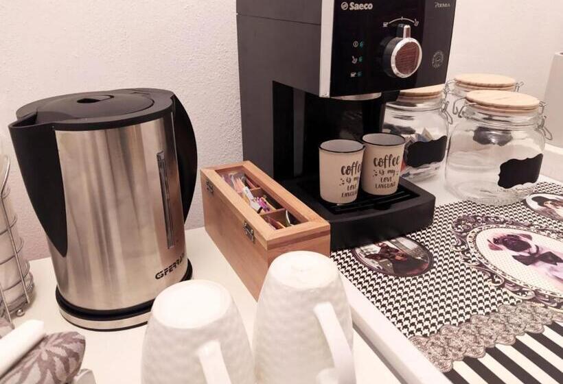 标准间, A Due Passi Dal Mare