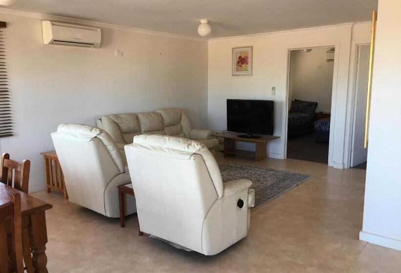 اتاق لوکس خانوادگی, Airport Whyalla Motel