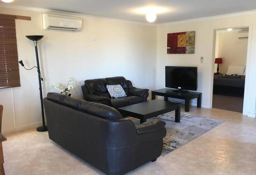 اتاق لوکس خانوادگی, Airport Whyalla Motel