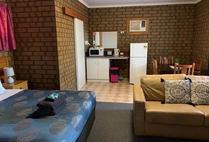 اتاق خانوادگی, Airport Whyalla Motel