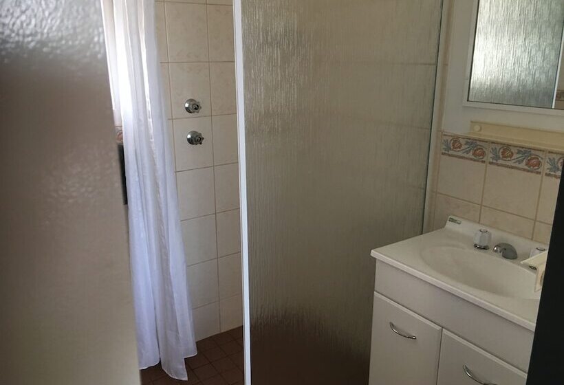 اتاق خانوادگی, Airport Whyalla Motel