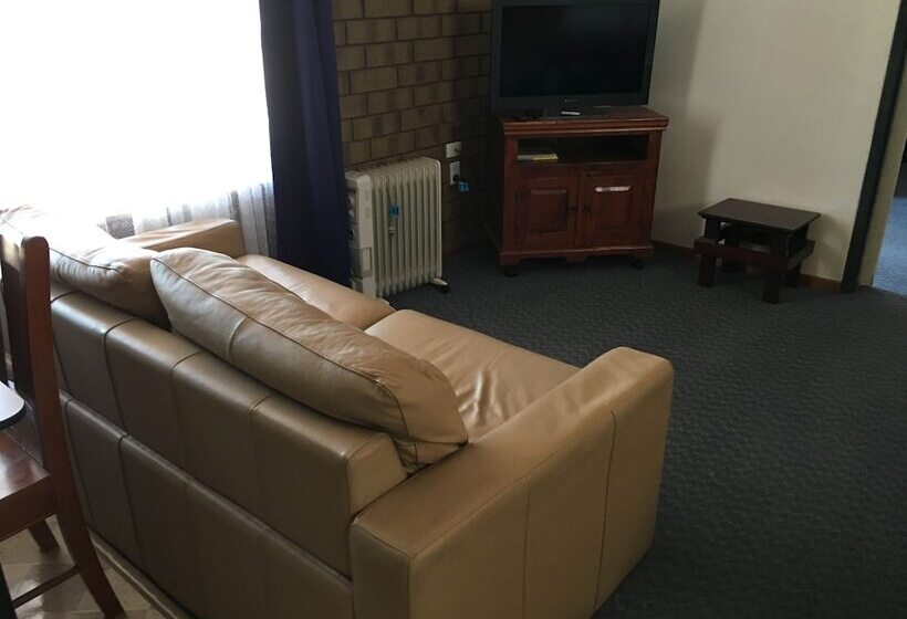 اتاق خانوادگی, Airport Whyalla Motel