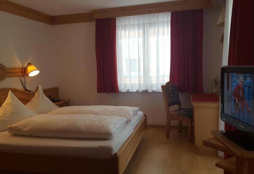 Economy Triple Room, Camona & Apart Walserhof