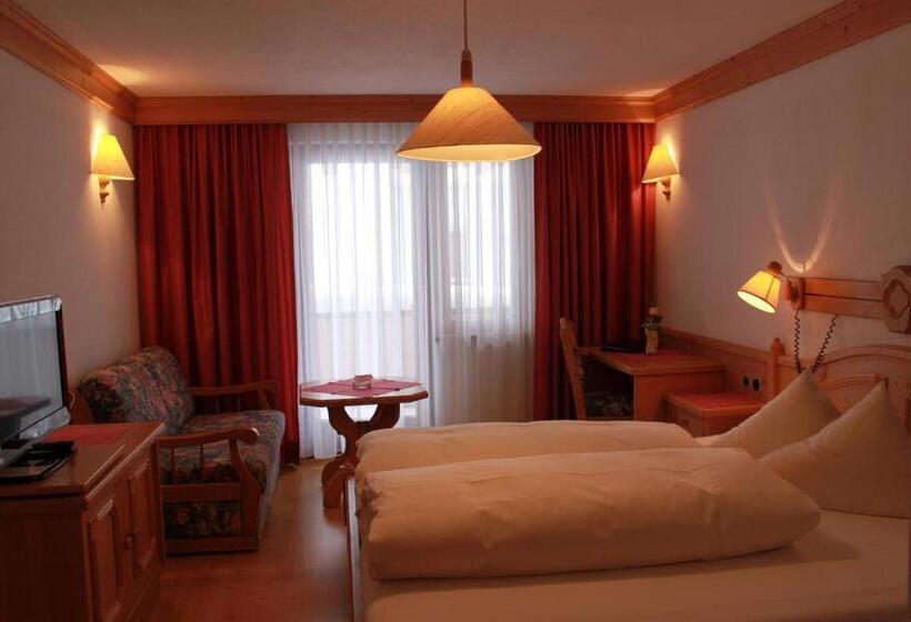 Economy Triple Room, Camona & Apart Walserhof