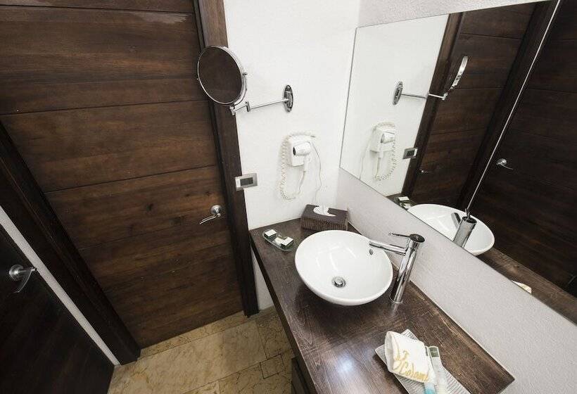 Люкс с Балконом, Colombe Hotel Boutique